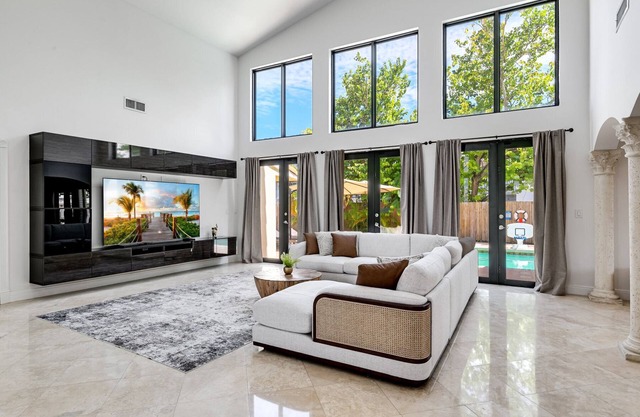 Pool+2 King Bed+Central Location