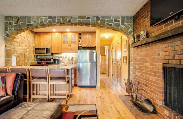 Pool & 3 Hot Tubs: Winter Park Condo on Bus Line