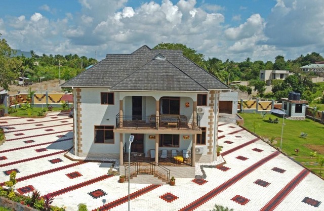 Immaculate 5-Bedroom Villa Garden in Dar es Salaam