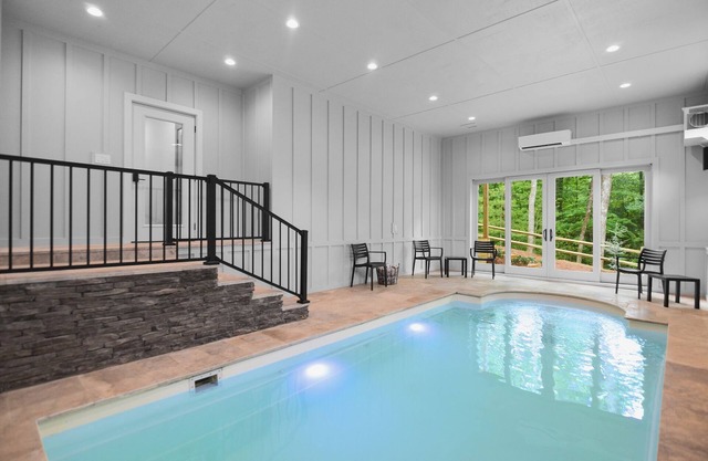 Pool!!! 5BR Mountain Modern Luxury in Ellijay! Must See!
