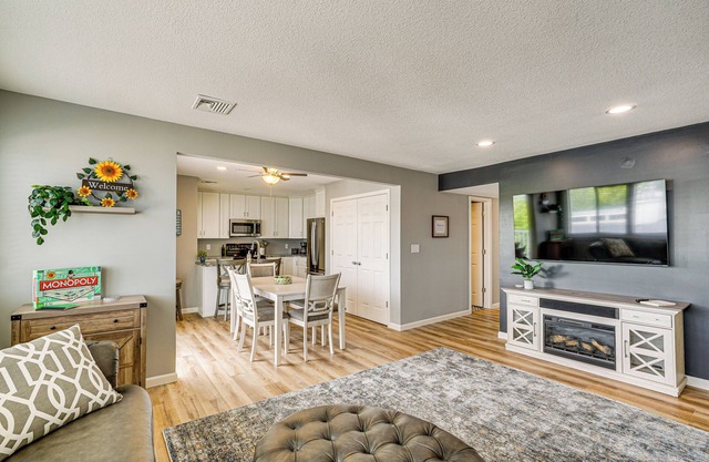 Pool Access & Lake Views: Osage Beach Family Gem