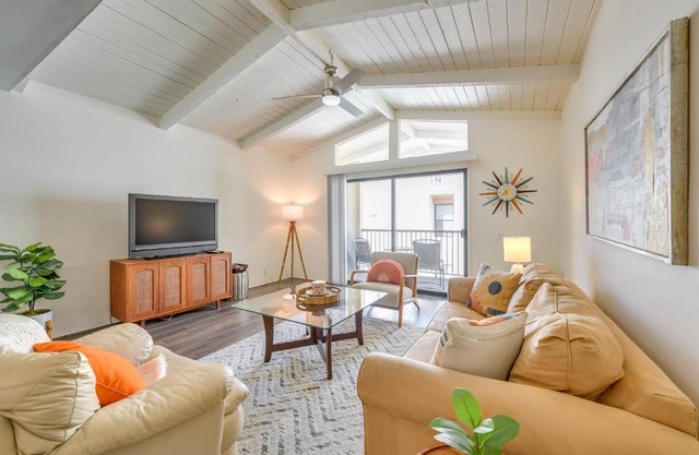 Pool Access Pet-Friendly Palm Springs Condo