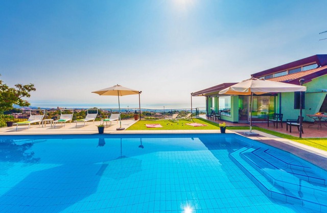 Pool, amazing sea view, prestigious