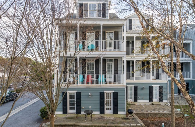 Pool and 3.5 blocks to the beach. Rehoboth/Dewey House.