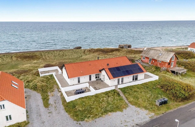 Pool and activity house with a 180-degree view of the North Sea, located at Lild Strand.