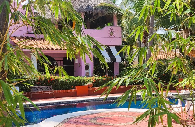 Pool and Oceanview 3bdrm house Steps to Manzanillo Beach