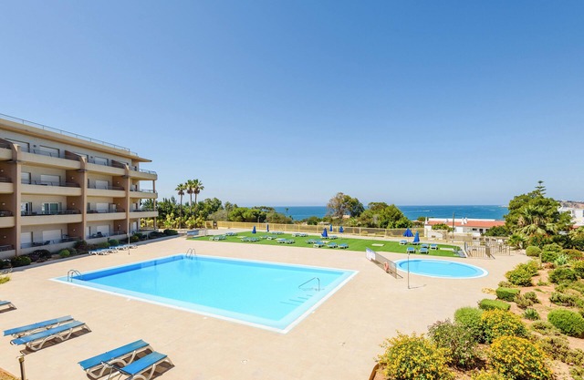 Pool and Sea View Apartment in Exclusive Condominium