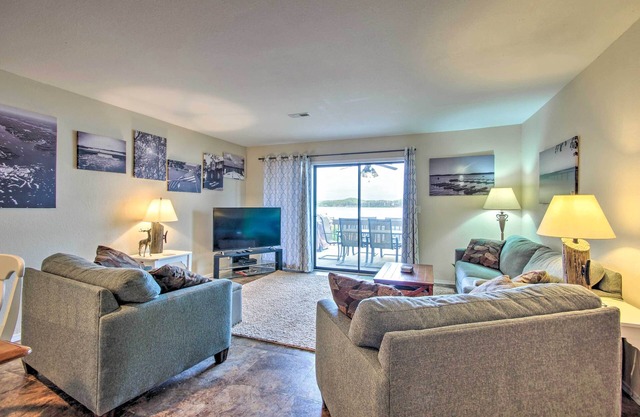 Pool Days & Water Fun Await: Lake Ozark Escape!
