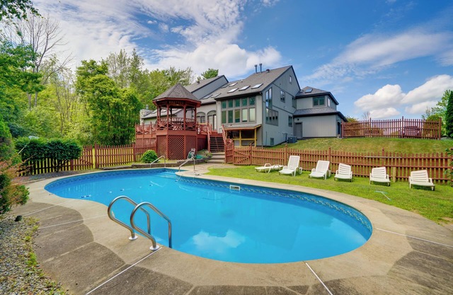 Pool + Deck: Luxury Mansion Rental in Niskayuna!