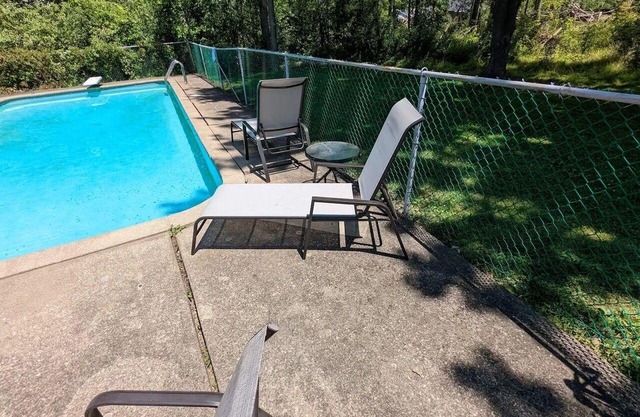 Pool Escape ~ Close to Waverly Beach & Trails!