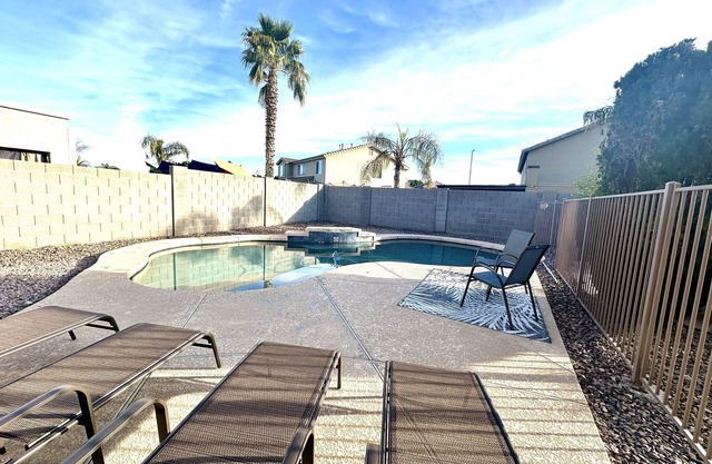 Pool, five bedrooms and plenty of amenities. Golf, MLB, NFL nearby!