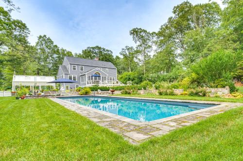 Pool, Gardens and Hot Tub Luxe Sandy Hook Home!