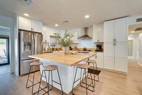 Pool, Grill and Fire Pit Pet-Friendly Arizona Home
