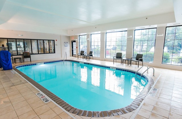 Pool. Gym. Close to Convention Center.