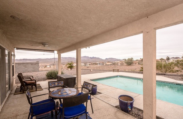 POOL HOME (3393) 3BD / 2BA (in der Nähe von Casinos, Fluss und Lake Mohave)