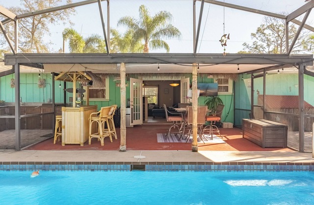 Pool Home Hideaway - 3 Bedrooms in Port St John - Watch Launches from the Pool!
