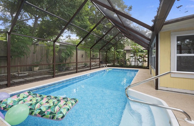 Pool Home Pet Friendly No Breed/ Size Restrictions