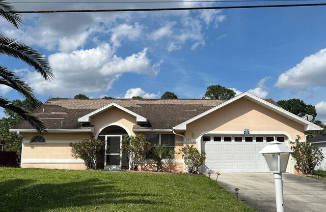 Pool Home- relaxing - family friendly - pet friendly.