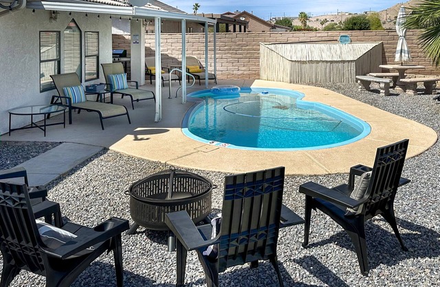 Pool Home w/ Private Launch Ramp Access, Indoor Hot Tub, BBQ & Dog Friendly