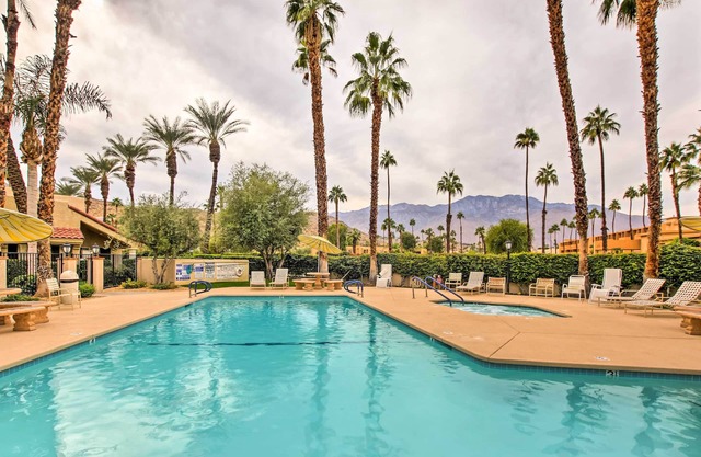 Moderne Palm Springs Condo w / Pool & Whirlpool Zugang!