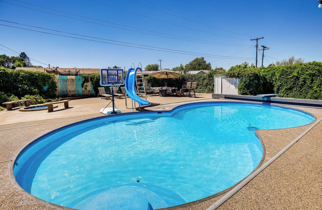 4 Mi to Downtown Ogden: Home w/ Pool Access!