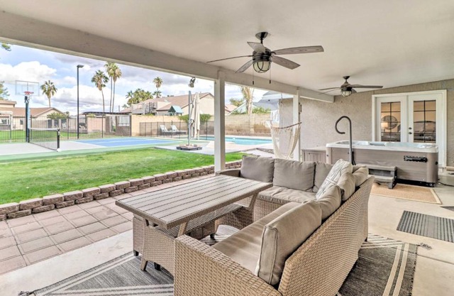 Pool, Hot Tub and Home Gym Luxe Mesa Retreat