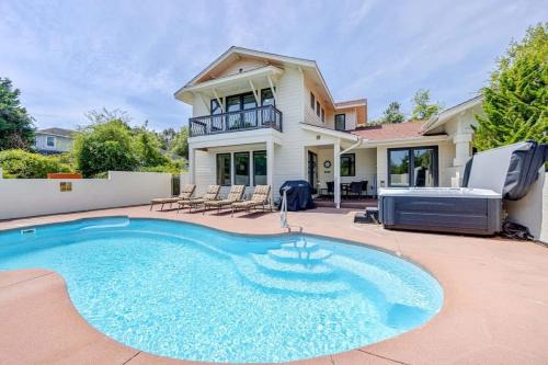 Pool Hot Tub and Mins to Beach