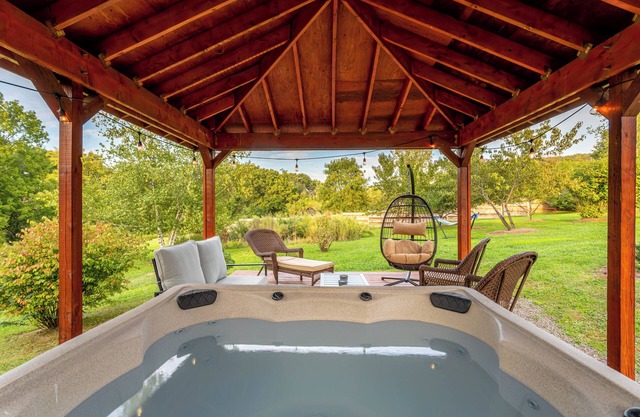 Country- Hot Tub- Fire Pit- Game Room - Mini Golf