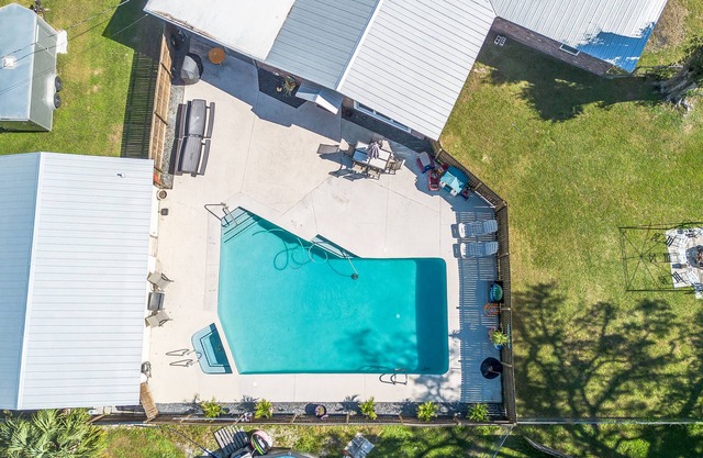 Pool, Hot tub, Kid & Pet Friendly! Near Lake, CLEAN