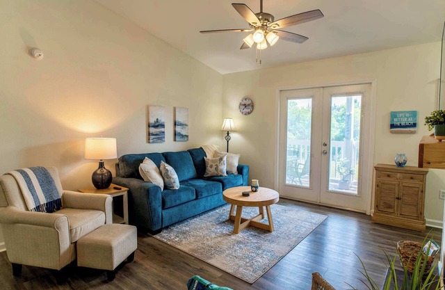 Pool, Hot Tub, Pickle Ball, Gym- Close to Sports Complex- $400 FREE ACTIVITIES