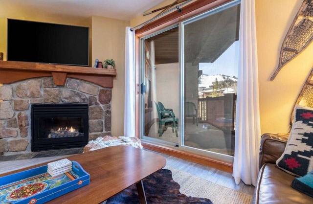 Pool,Hot Tub,Pool Table,Bike,Hike,Ski-Resort View!