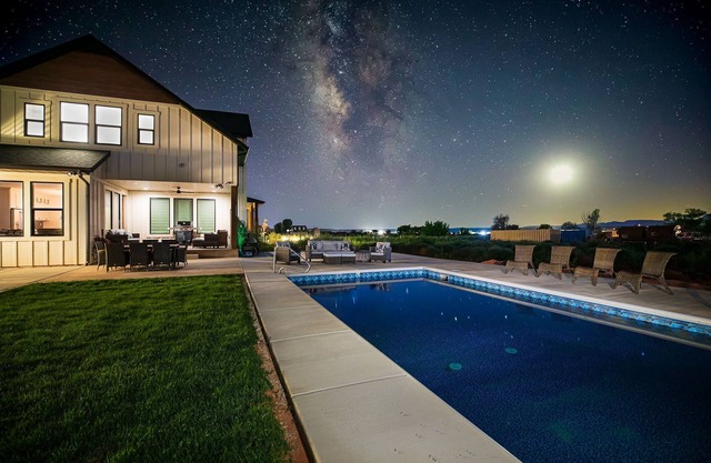 Pool, Hot Tub, Theater, Kids Room, RV Parking!