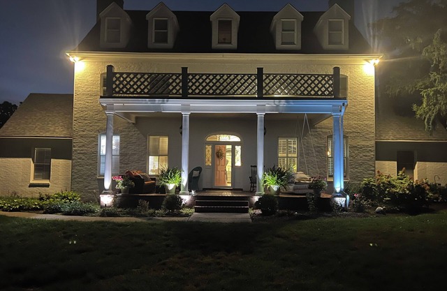 Pool. HotTub. Bourbon Trail. Churchill Downs. Keeneland. Outlet Mall. KY Derby.