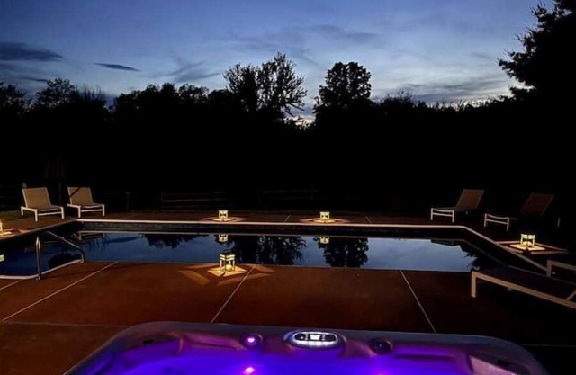 Pool, HotTub, Firepit, Views @ Scenic Country Home
