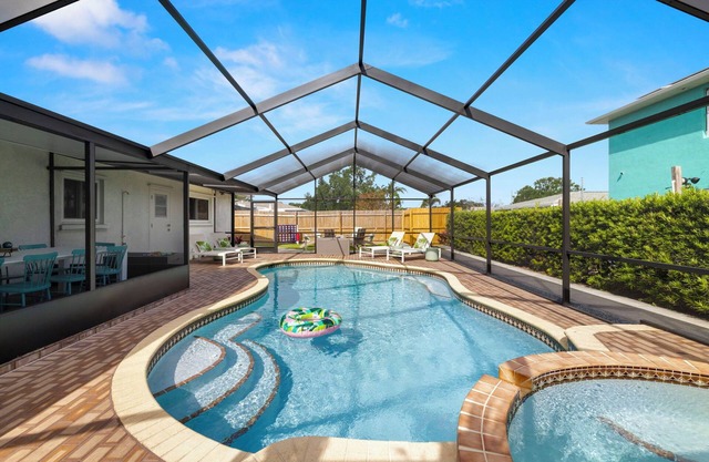 Pool+HotTub+Outdoor Movie+GameRoom+Arcade