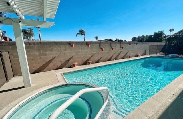 Pool House Near Medical Center Downtown Long Stay