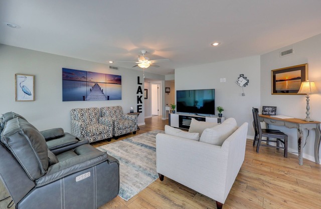 Pool & Lake Hamilton Access: Hot Springs Condo!