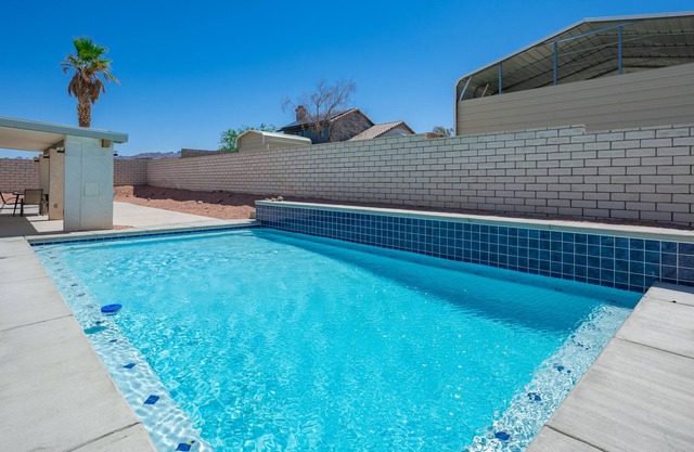 Pool Oasis by the Lake 5min from River & Casinos