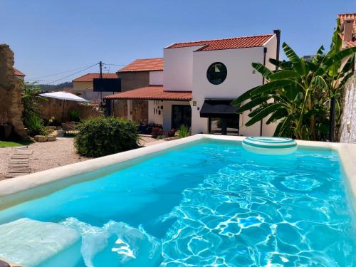 Pool oasis with private parking -Vigia 8