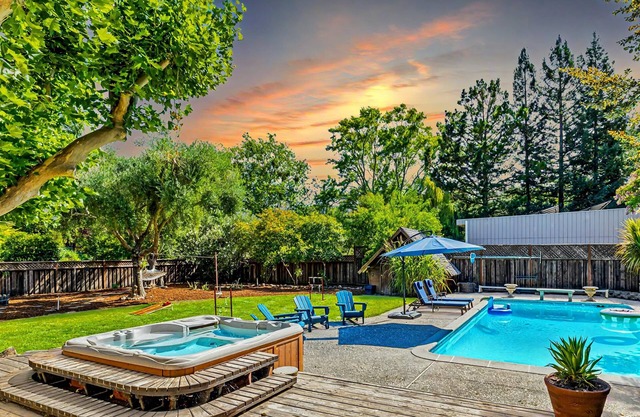 Pool Paradise in Wine Country!