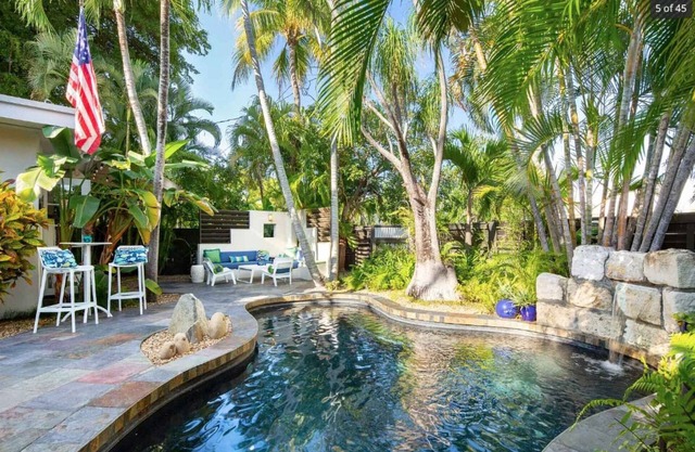 Pool & Parking, & Pet Friendly - Hidden Oasis