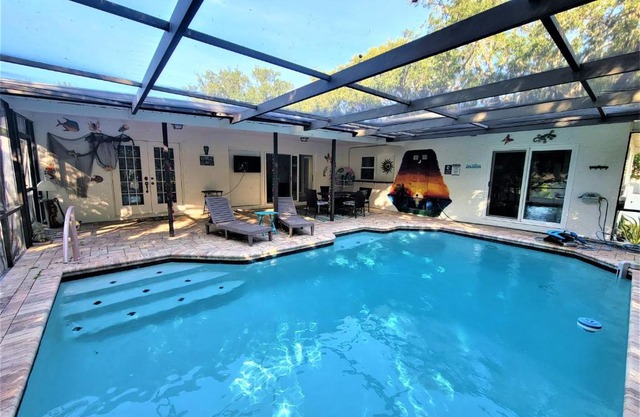 Pool pet-friendly close to beaches attractions