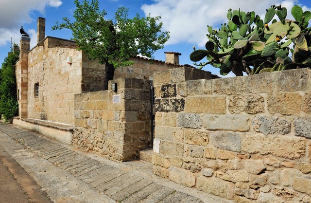 Masseria Don Tommaso and its guesthouse