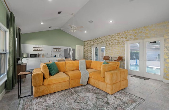 Pool + Sleeps 8 + 30mil to Legoland