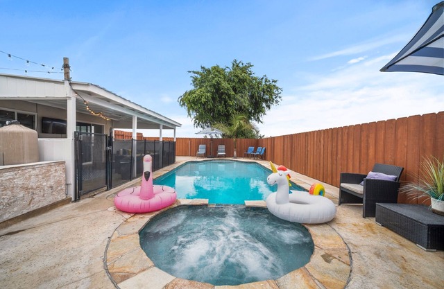 Ferienhaus für 11 w / POOL, Spa, Grill und Spiele!