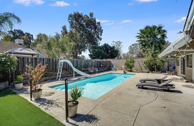 POOL. Spacious 4BR/2B. SF Bay Area