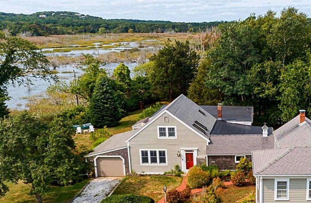 * Pool * Spacious House ~ Near Dennis Bay Beaches