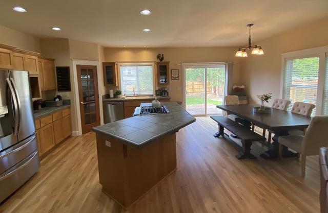 Summer special! - Light & bright w/huge bonus room, pool table, large fenced yard