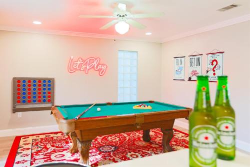 Pool Table, Minigolf, Games at Pondside FunHouse