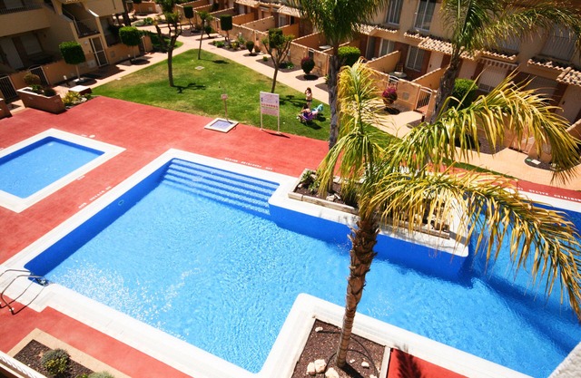 Poolblick, zentral gelegen, kurzer Fußweg zum Strand, Bars und Restaurants